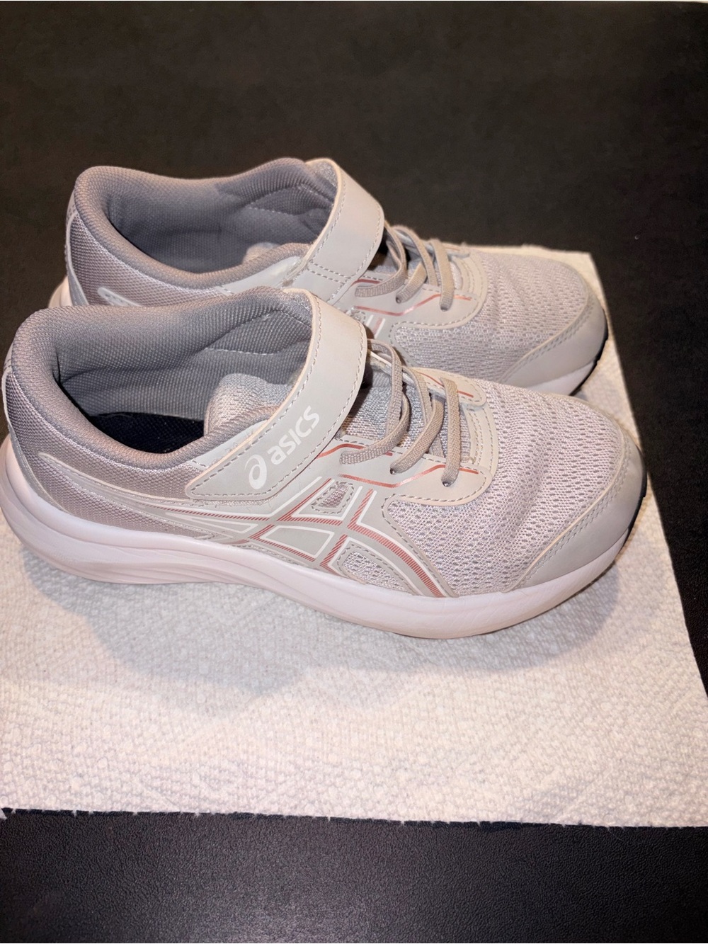 Asics Kid’s Light Gray and Pink Athletic Sneakers size 3